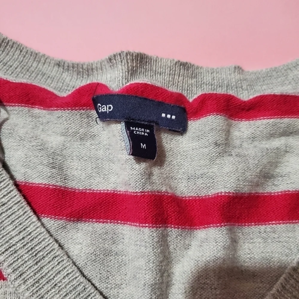 Gap Grey and Pink Stripped Sweater Pockets - Picture 2 of 4